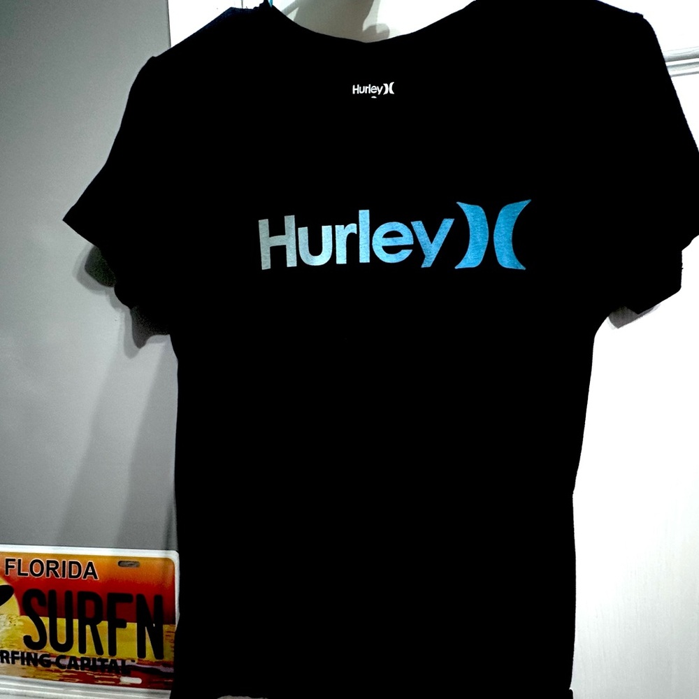 Hurley classic T size Medium